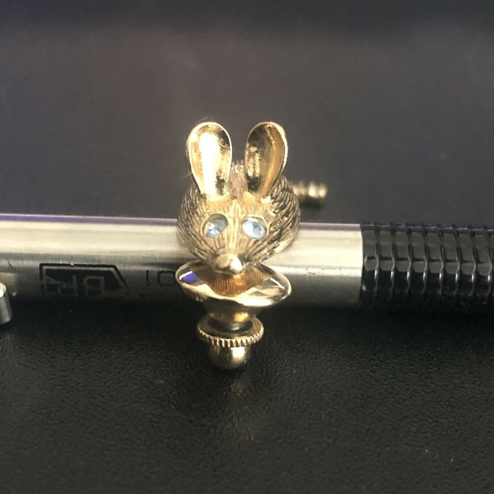 Vintage 70s Avon Midas Mouse Rhinestone Eyes Tail Gold Pin - Picture 1 of 9